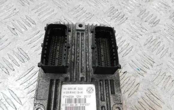 Fiat 500 Engine control unit/module ECU 51819337 6160144404 6TYHKZC9H