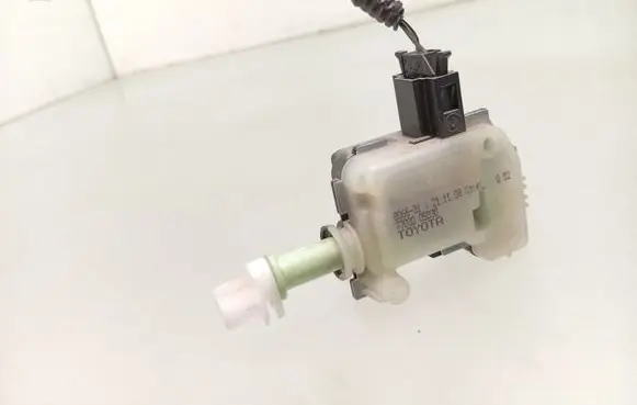 Toyota Avensis T270 Fuel tank cap lock motor 7703005030