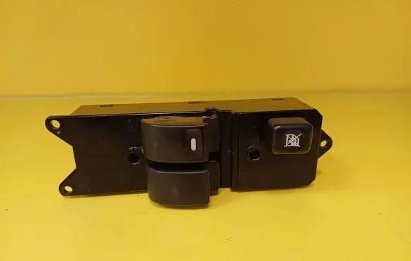 Mitsubishi Colt Electric window control switch 8608A076
