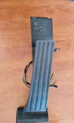 BMW 5 E39 Accelerator throttle pedal 6762480