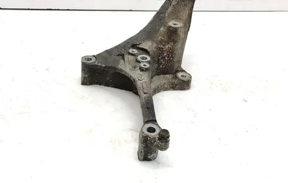 Honda Legend III KA9 Engine mounting bracket