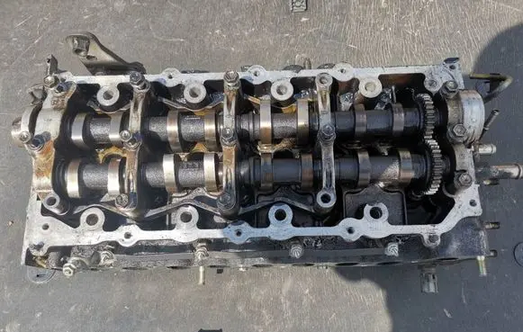 Toyota Avensis T250 Engine head 