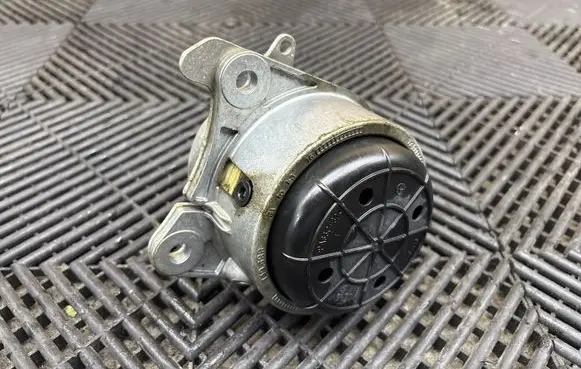 Alfa Romeo Giulia Engine mount bracket 0D894