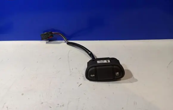 Jaguar S-Type Tailgate/boot open switch button 2R839B242