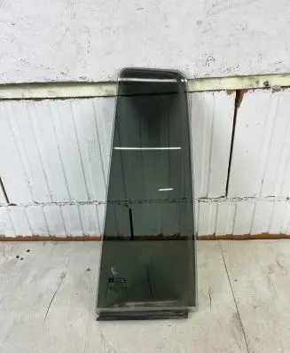 Opel Zafira B Rear vent window glass 013132381