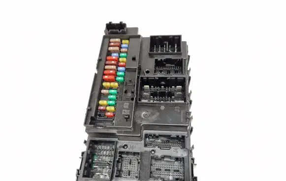 Ford Mondeo MK V Fuse module HU5T15604 M3NA2C738448 A2C758701030000