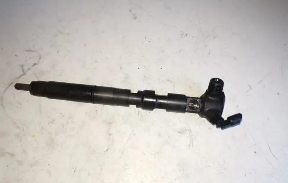 Volkswagen Polo V 6R Fuel injector 03P130277 28231462 03P130277V400
