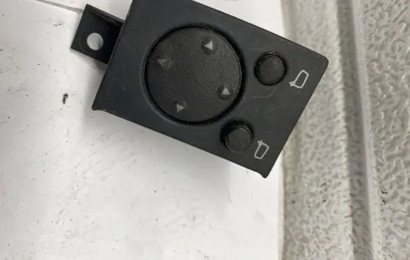 Wing mirror switch