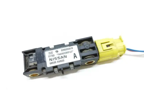 Nissan Primera Airbag deployment crash/impact sensor 98830AV600 0285003019