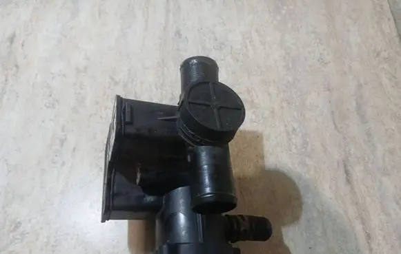 Volvo V50 Thermostat/thermostat housing 9646439080
