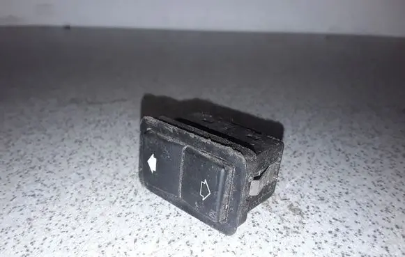 BMW 5 E39 Electric window control switch 8368974