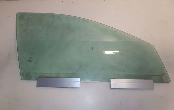 Volvo V70 Front door window glass four-door