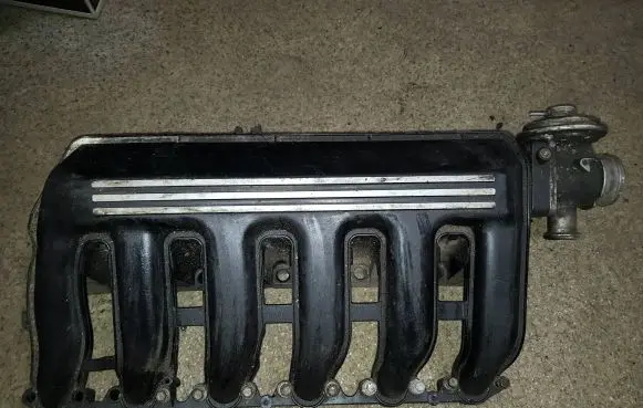 BMW 5 E39 Intake manifold 2247439