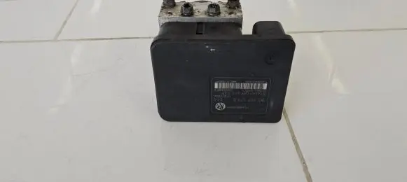 Seat Altea ABS Pump 1K0907379Q 00005305F3 10096003553