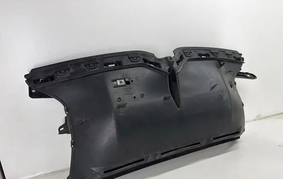 Tesla Model X Intercooler air channel guide 105022300D 1043816C
