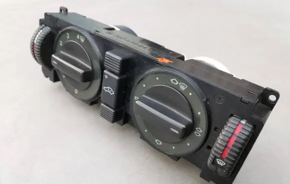 Mercedes-Benz C W202 Climate control unit 2028300485