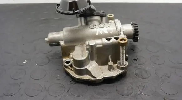 Audi A4 S4 B8 8K Oil pump 06H115105