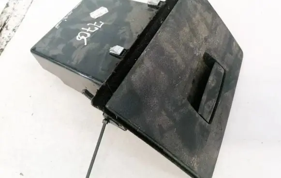 Glove box