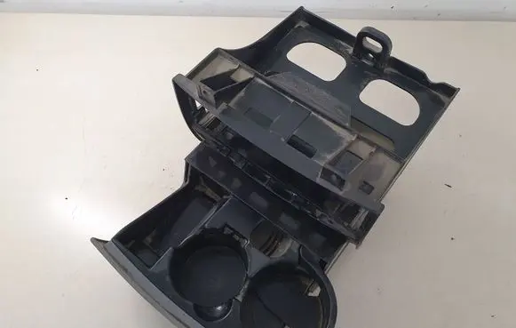 Cup holder front