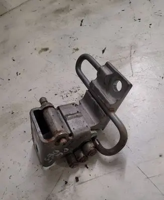 Porsche Cayenne (9PA) Front door lower hinge 7L0831412A