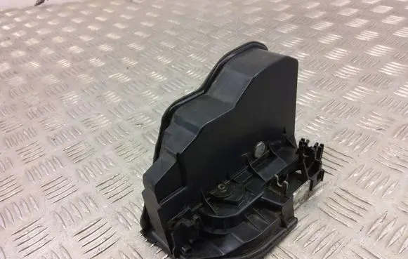BMW X3 F25 Front door lock 7318416