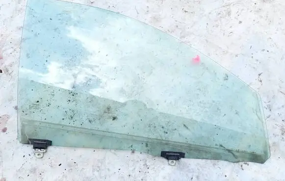Toyota Yaris Front door window glass four-door 