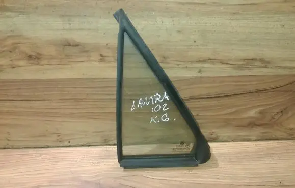 Hyundai Lantra I Rear vent window glass 