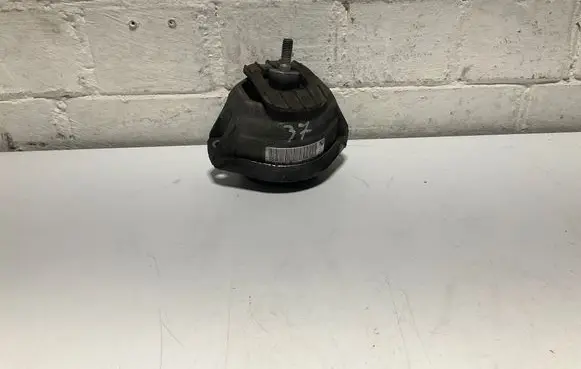 Engine mount bracket