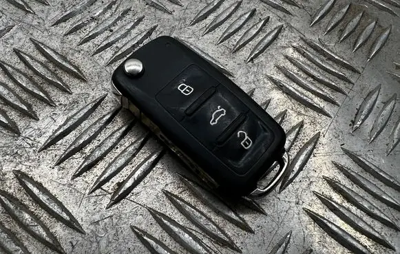 Skoda Octavia Mk2 (1Z) Ignition key/card 3T0837202C 5FA01041301