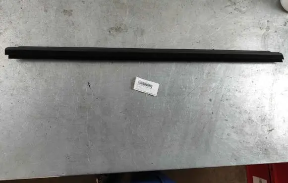 Mercedes-Benz S W222 Door glass trim a2227250265