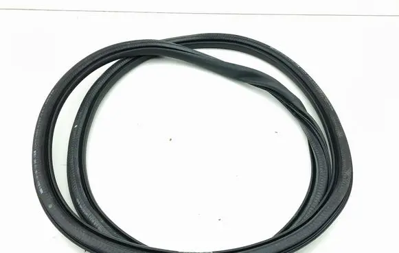 Peugeot 3008 III Rear door rubber seal (on body) 