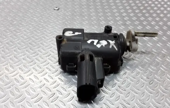 Ford Focus C-MAX Fuel tank cap lock 