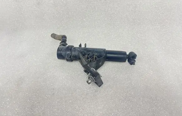 Volkswagen PASSAT B5.5 Headlight washer spray nozzle 