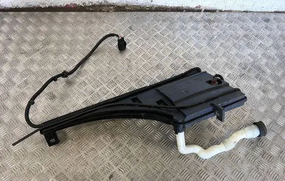 Maserati Ghibli Windshield washer fluid reservoir/tank 670105311
