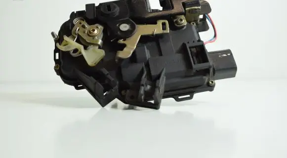 Audi A6 S6 C5 4B Rear door lock 4B0839016B