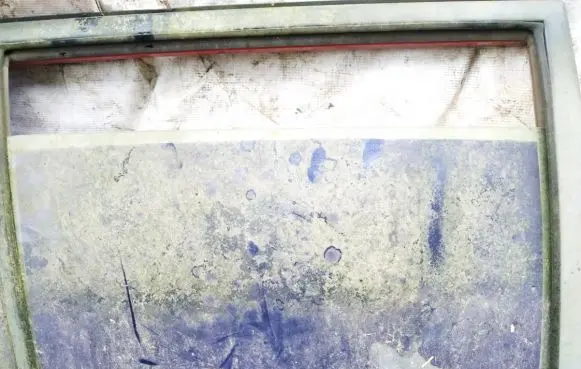 Mitsubishi Lancer Rear door window glass