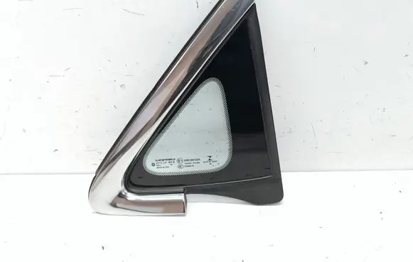 Chrysler Pacifica Front triangle window/glass 68227745AE