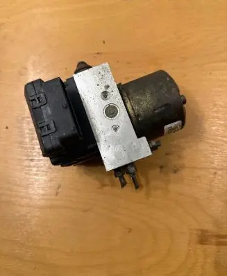 Suzuki Liana ABS Pump 04600124