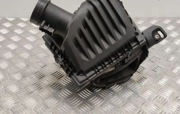 BMW X1 F48 F49 Air filter box 8513916