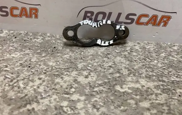 Volkswagen Touareg I Fuel Injector clamp holder