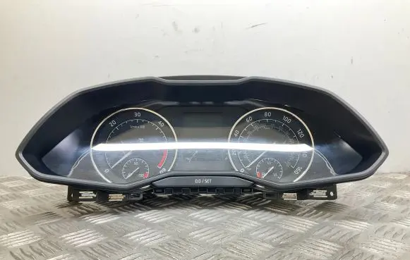 Skoda Superb B8 (3V) Speedometer (instrument cluster) 3V0920941