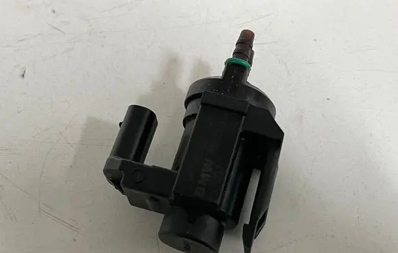 BMW 5 F10 F11 Vacuum valve 8570591
