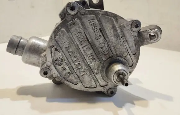 Volvo XC70 Vacuum pump 30731825