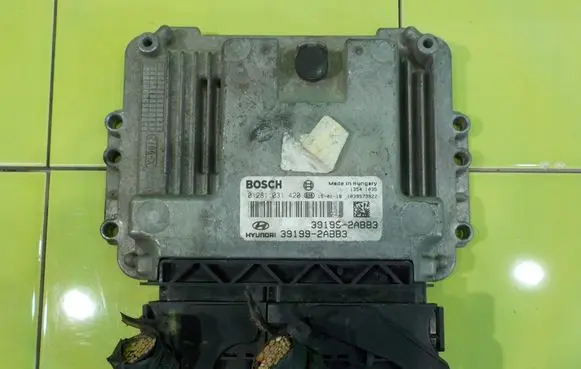 Hyundai ix35 Engine control unit/module 0281031420 16AB125