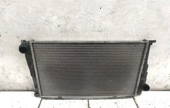 BMW 1 E81 E87 Coolant radiator 2652897