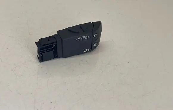Multifunctional control switch/knob