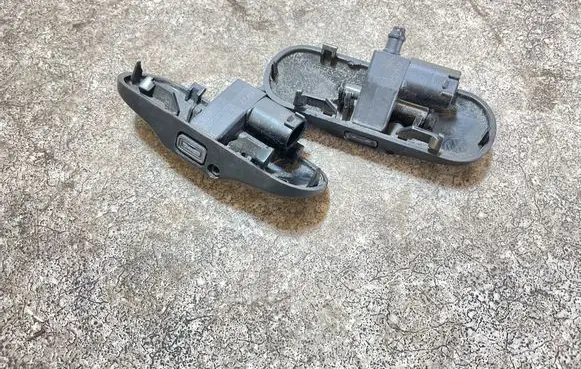 Volkswagen ID.3 Windshield washer spray nozzle 