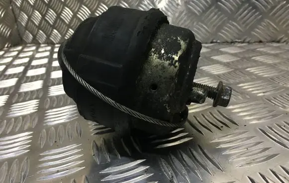 Volvo S60 Engine mount bracket 8624754