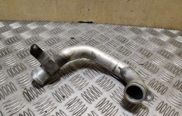 Volkswagen Touareg II Engine coolant pipe/hose 059121071CK