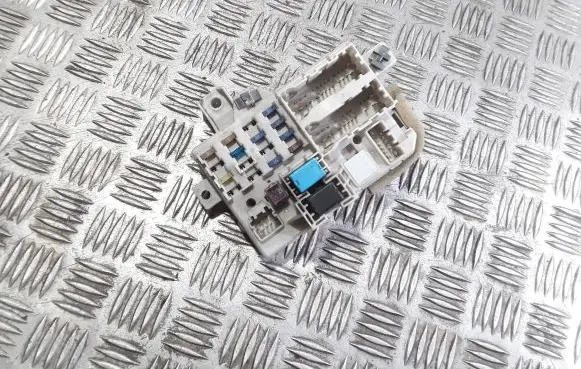 Mazda 6 Fuse module
